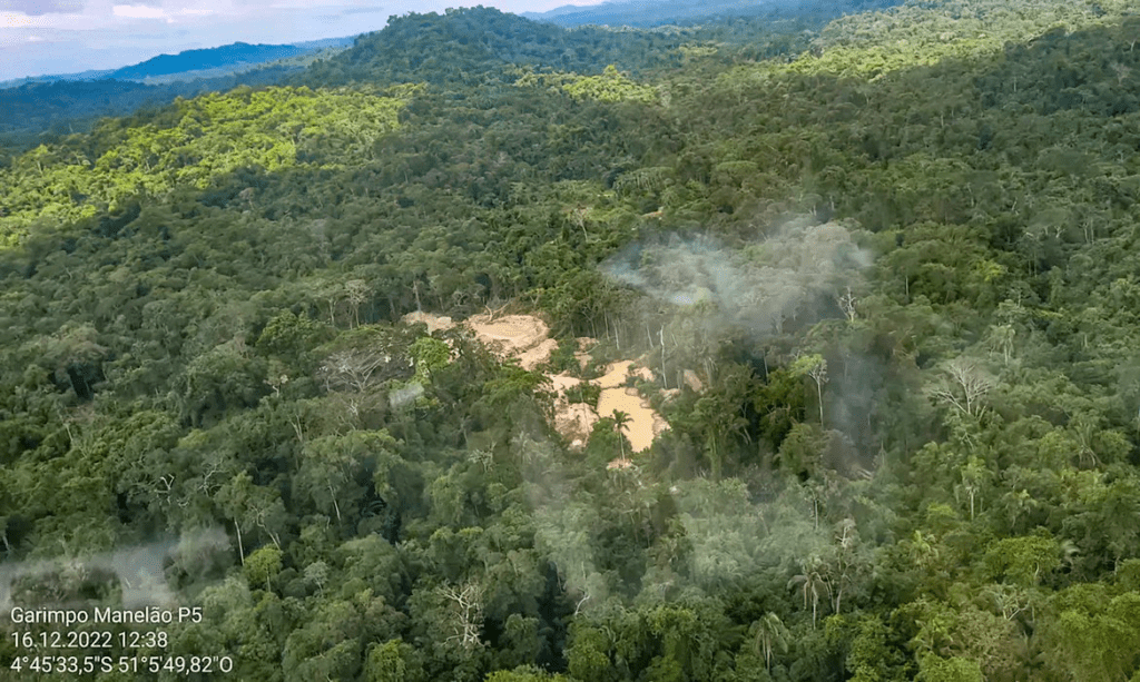 Garimpo no território indígena Apyterewa