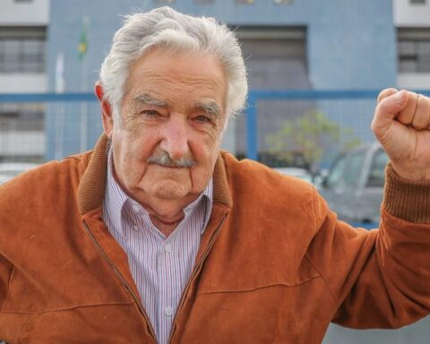 Mujica revela estar com tumor no esôfago