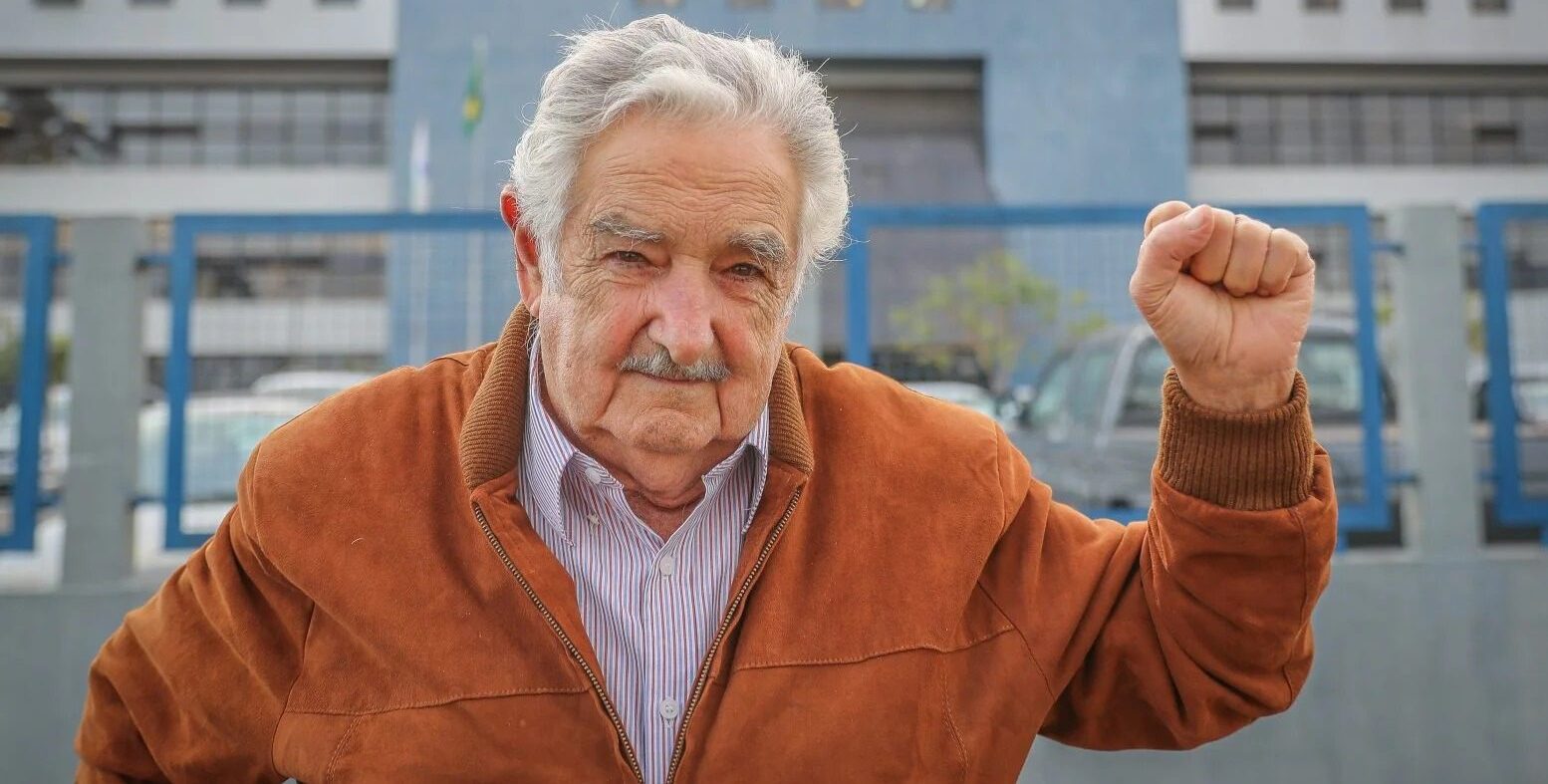 Mujica revela estar com tumor no esôfago