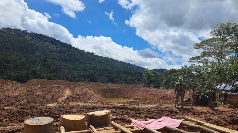 Resíduos do garimpo estão sedimentando no rio do Sereno