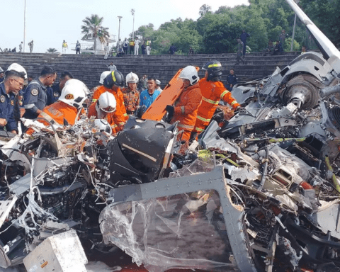 Helicópteros colidem e 10 pessoas morrem na Malásia