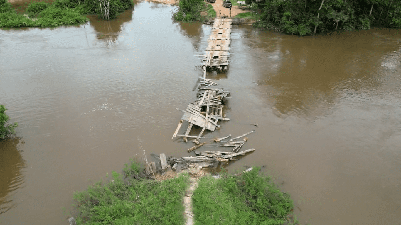 PF destrói ponte usada por invasores de terra indígena em São Félix do Xingu