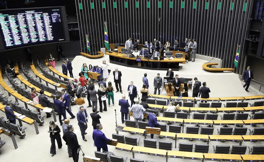 A Câmara dos Deputados aprovou a 'Lei Taylor Swift', projeto que criminaliza o cambismo digital . Foto: Mário Agra/Câmara dos Deputados. 