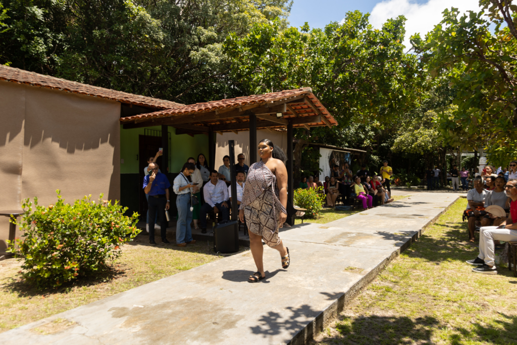 A coleção foi lançada em abril, em um desfile realizado no Instituto Caraunas do Marajó