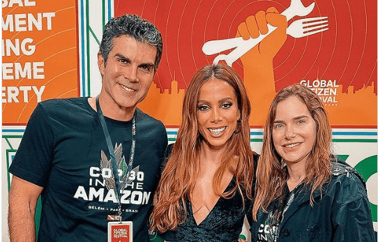 O governador do Pará, Herler Barbalho, Anitta e a primeira dama Daniela Barbalho durante a Global Citizen em 2023