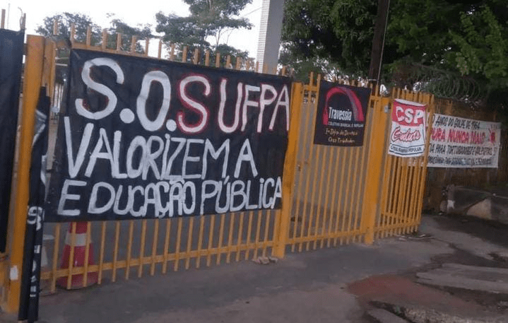 Ato grevista fecha portões da UFPA, em Belém.