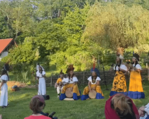 As Karuana: grupo de mulheres indígenas da Amazônia faz primeira turnê pela Europa