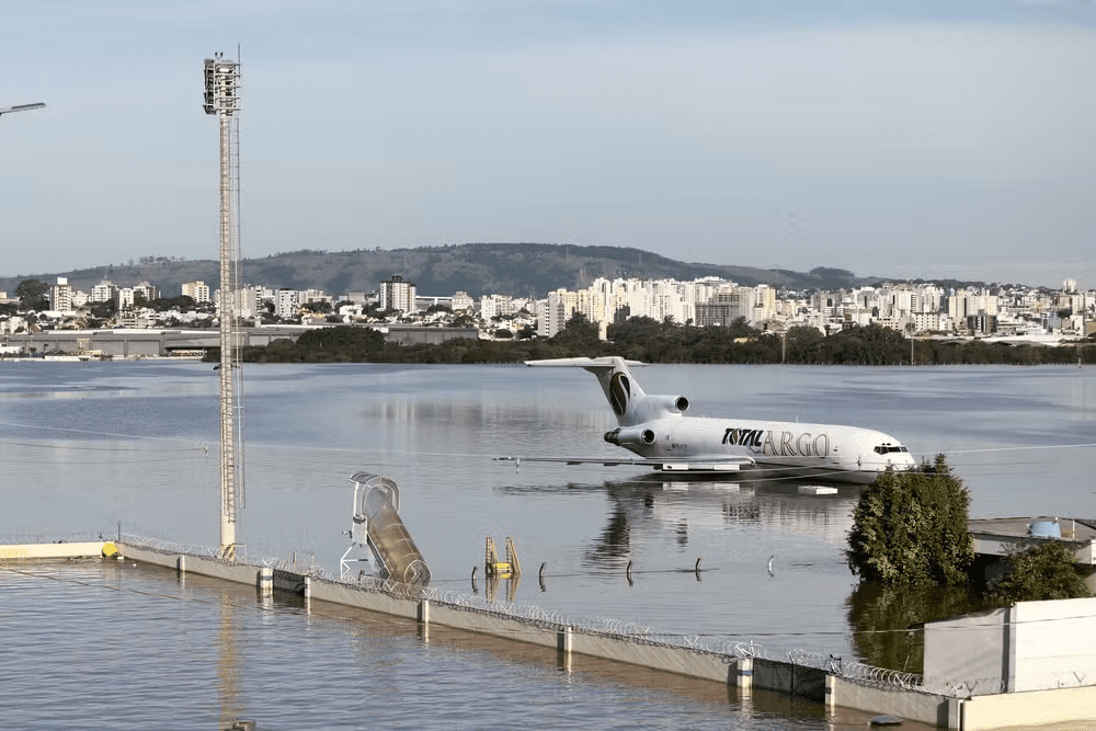 Aeroporto de Porto Alegre está sem realizar voos até final de maio.