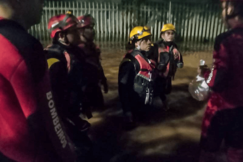 Equipe do Corpo de bombeiros do Pará ajudam família a encontrar parente idosa no RS.