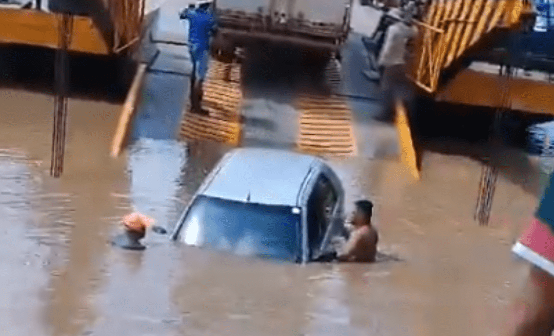 Motorista perde o controle e cai no rio ao tentar subir em balsa no Marajó