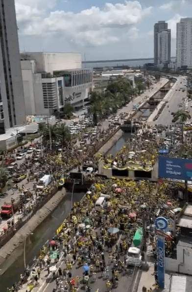 Bolsonaro é recebido por apoiadores em Belém neste domingo (30) Foto: reprodução @reporterenato via X