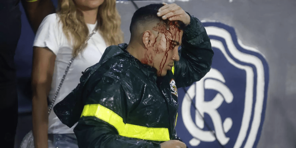 Torcida do Remo entra em confronto com a PM após derrota no Baenão