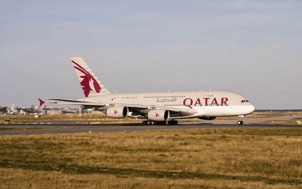 Passageiros ficaram presos em avião da Qatar Airways.