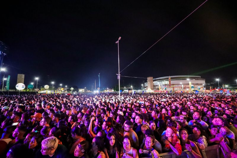 Pararraiá reuniu mais de 100 mil pessoas na primeira noite.