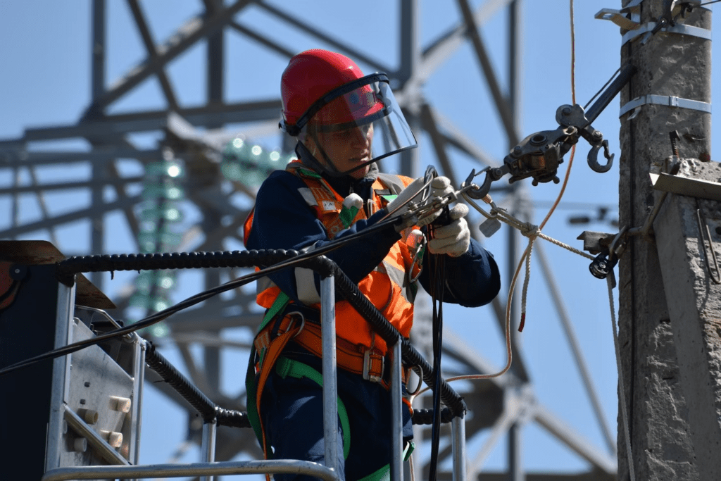 Riscos e perigos: Equatorial Pará alerta para cuidados durante instalação de antenas. Foto: Getty Images