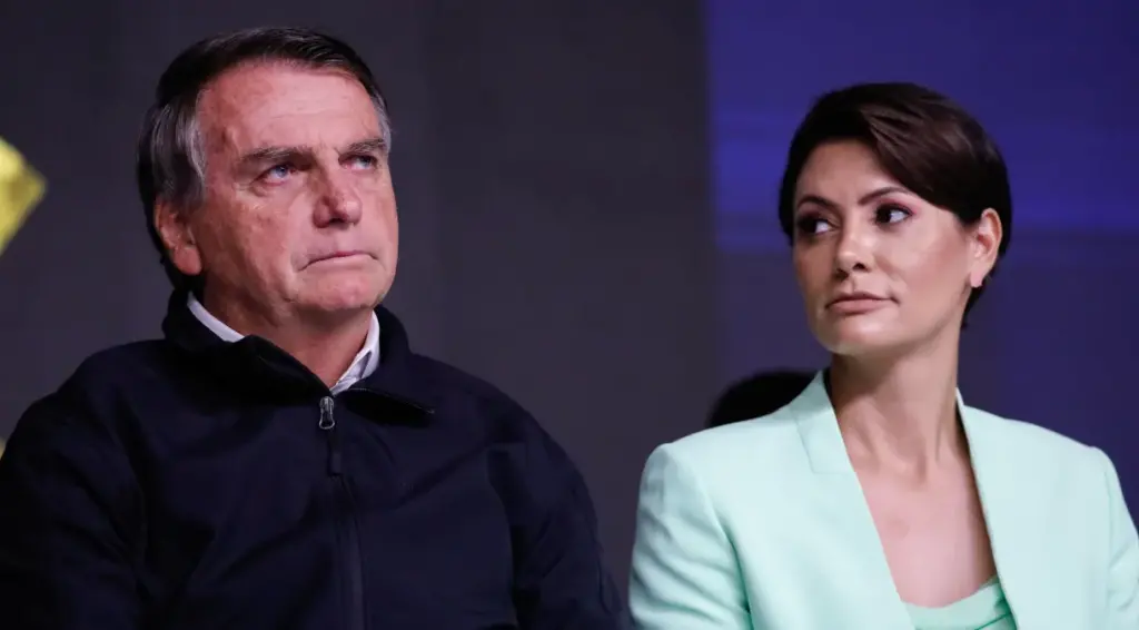 Jair e Michelle Bolsonaro. Imagem: Reprodução/ Isac Nóbrega/PR