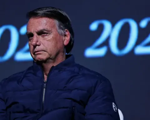 PF liga Bolsonaro a esquema para desviar mais de R$ 6,8 milhões