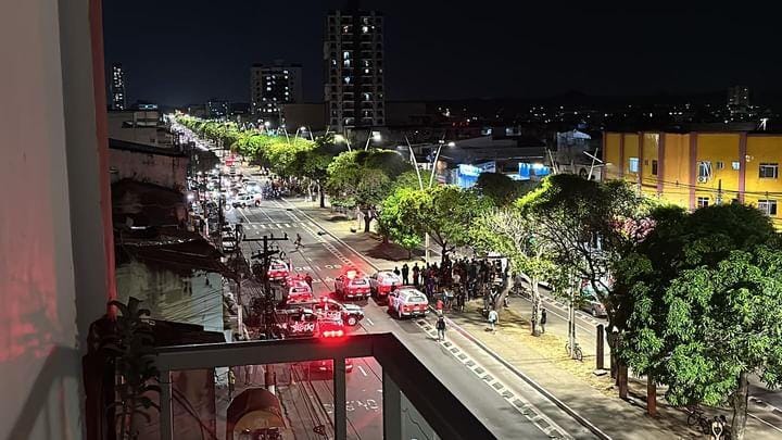 assaltantes fazem refém na noite desta terça, 23, na av. joão paulo ii