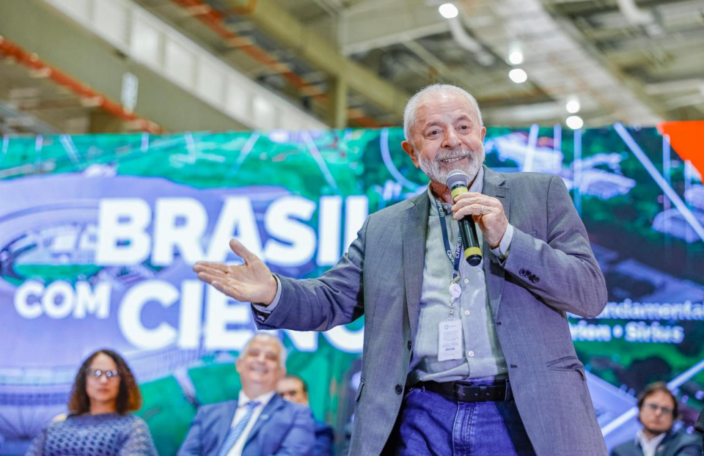 Governo Lula recebe a aprovação de 54% dos brasileiros.