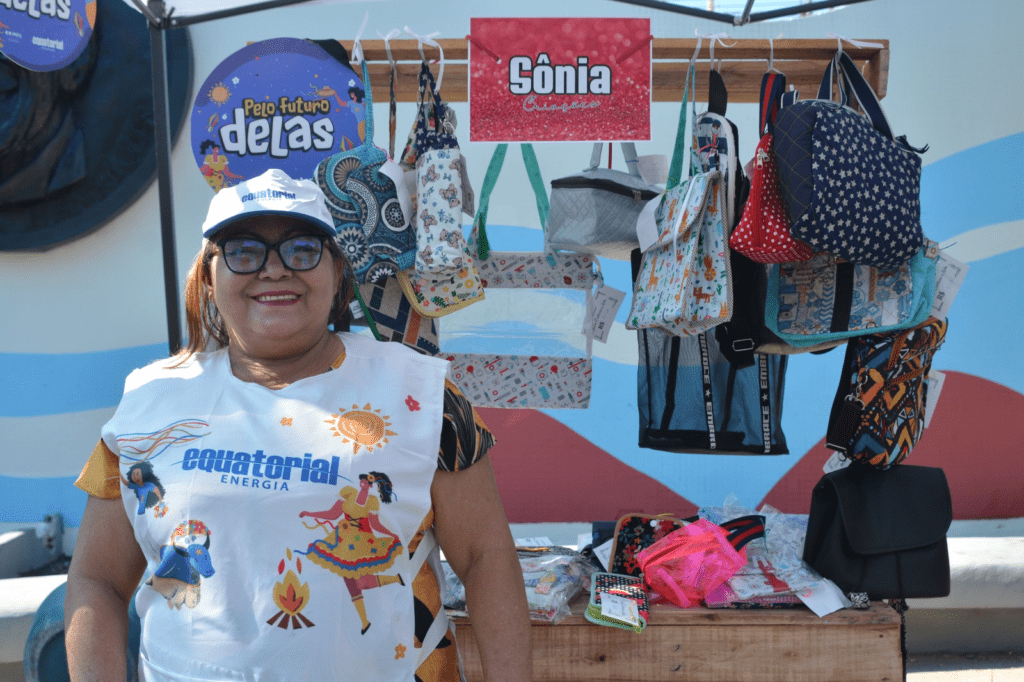 'Pelo Futuro Delas': espaço garante geração de renda para mulheres no Arraial do Pavulagem