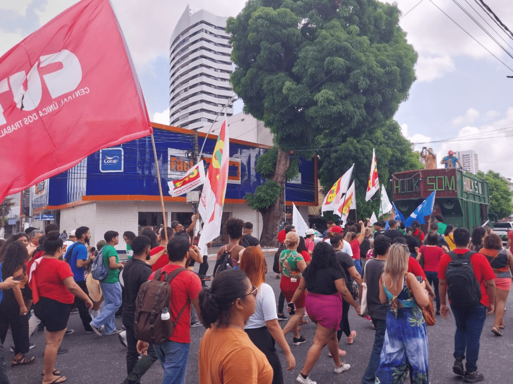 Movimentos sociais fazem protesto pela liberação dos ônibus elétricos de Belém - Foto: Raphael Sued