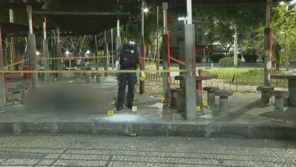 Quatro pessoas morrem em ataque a tiros no Rio de Janeiro. Foto: Jurandir Ferreira/TV Globo