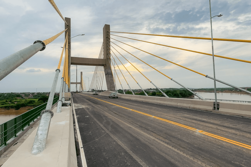 Morador de Marabá mostra rachaduras em ponte inaugurada em dezembro de 2024